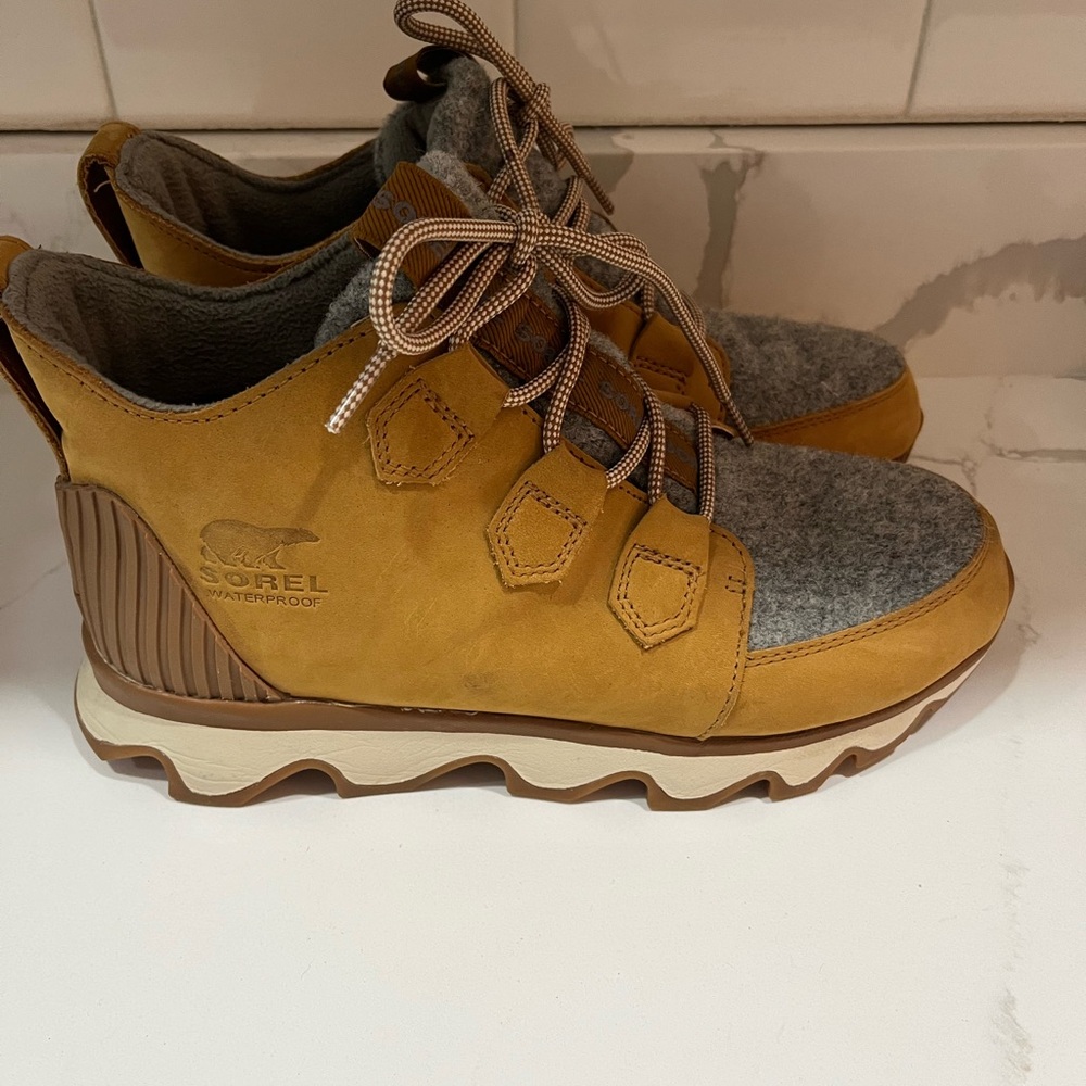 Sorel boot super cute size 8.5